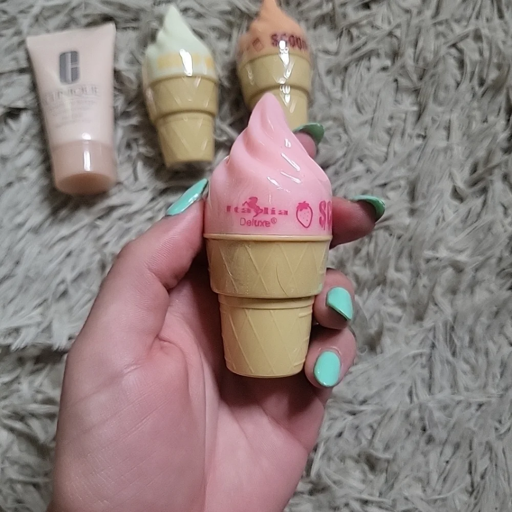 Beauty Bundle Clinique Lip Balms Ice Cream Scoop Me Up ✨️💫